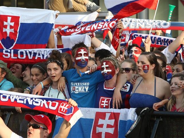 hokej, fanusik, finale ms, namestie