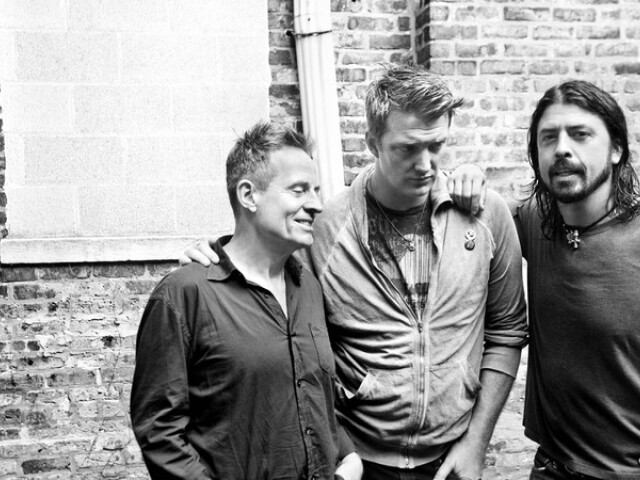 37 superskupiny Them Crooked Vultures (zľava John Paul Jones - Led Zeppelin, Josh Homme - Queens of the Stone Age a Dave Grohl - Nirvana, Foo Fighters)