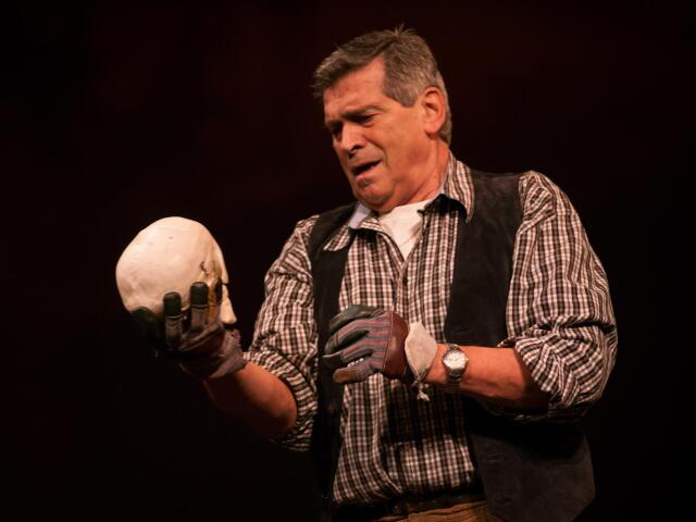 38-hamlet Ján Mistrík v monodráme Hamlet dnes nebude.