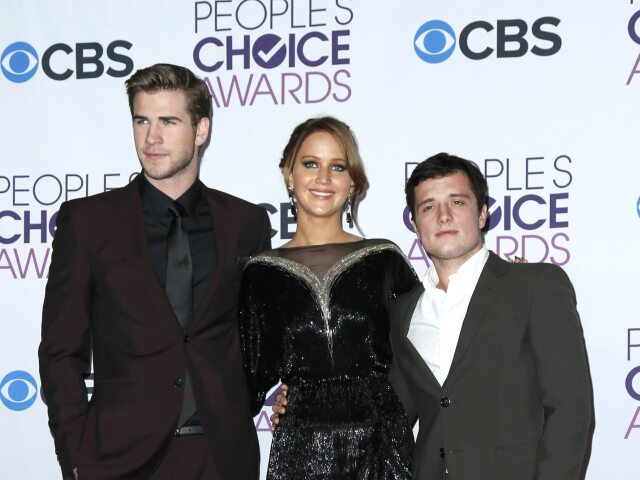Liam Hemsworth (vľavo), Jennifer Lawrence a Josh Hutcherson