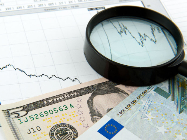 Peniaze, lupa, graf, dolár, euro