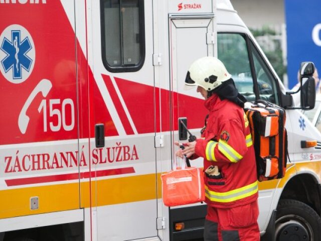 hasič, požiar, hasiči, požiarnik, záchranár, sanitka