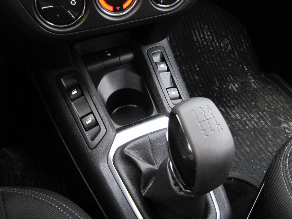 Peugeot 301 1.6 VTi