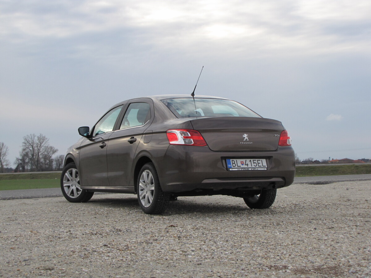Peugeot 301 1.6 VTi