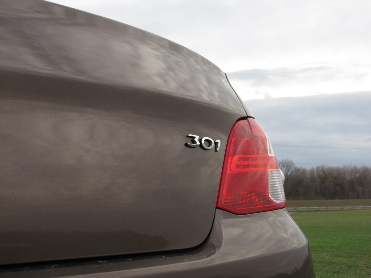 Peugeot 301 1.6 VTi