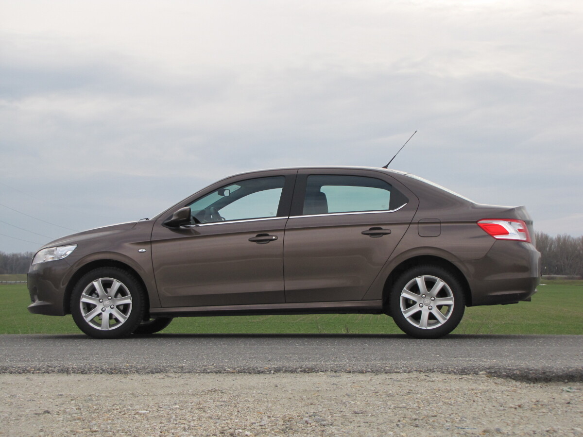 Peugeot 301 1.6 VTi