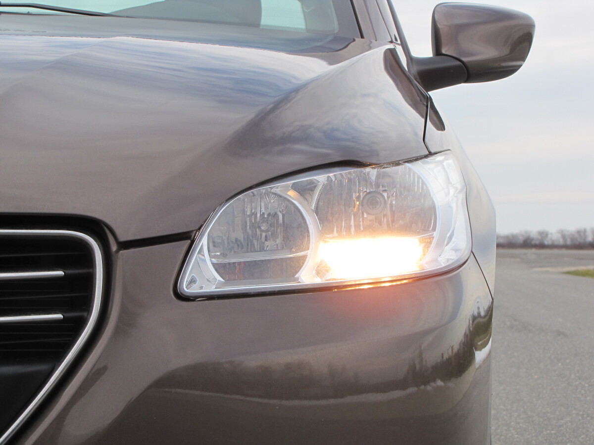 Peugeot 301 1.6 VTi