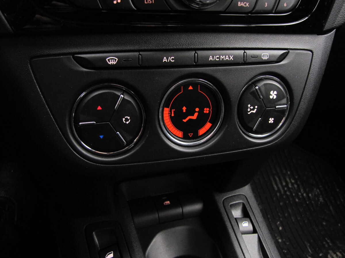 Peugeot 301 1.6 VTi