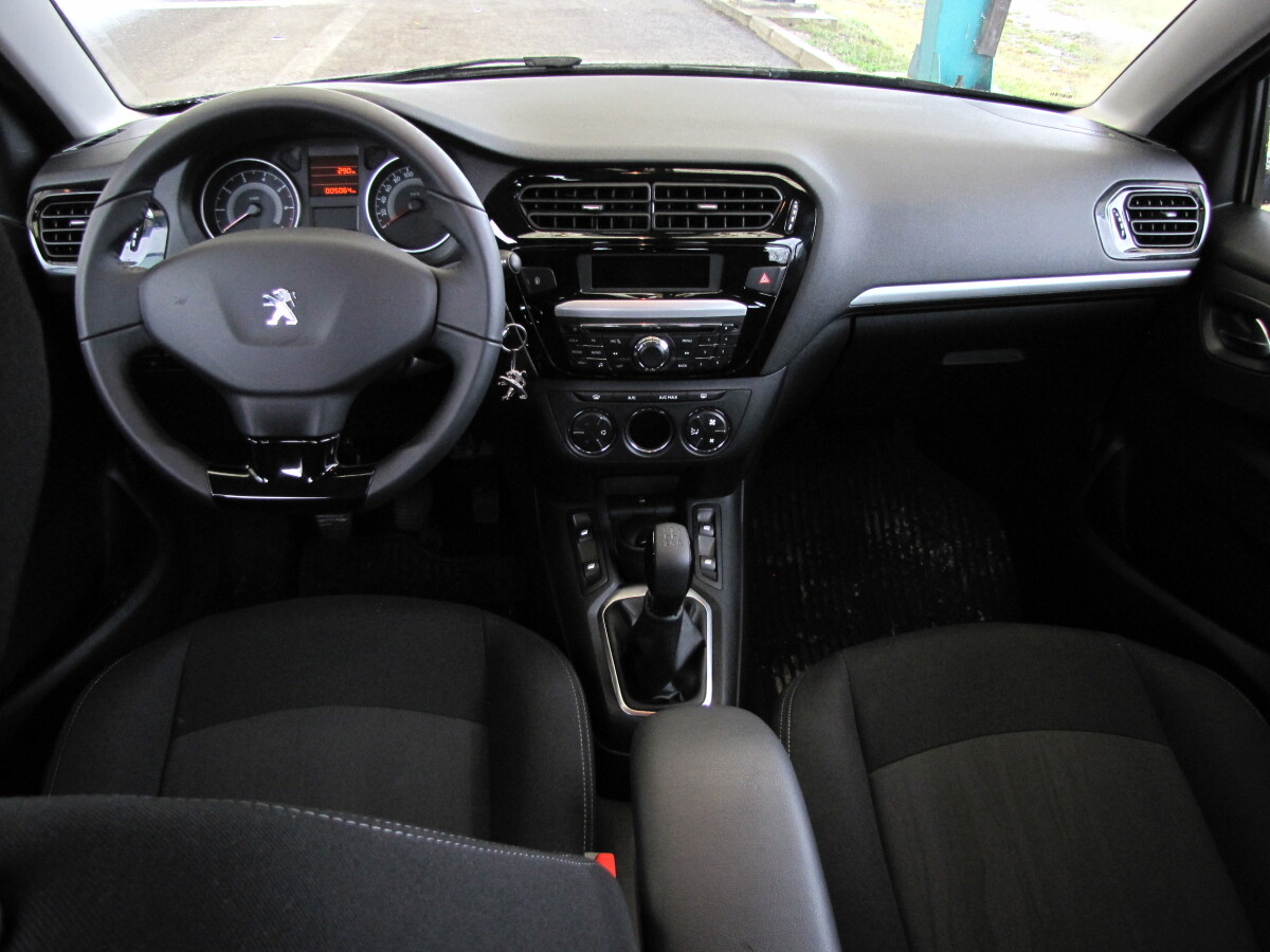 Peugeot 301 1.6 VTi
