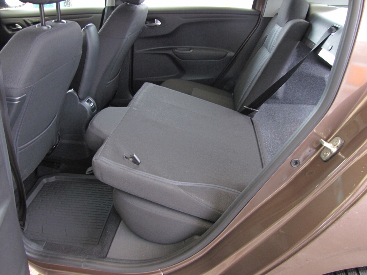 Peugeot 301 1.6 VTi