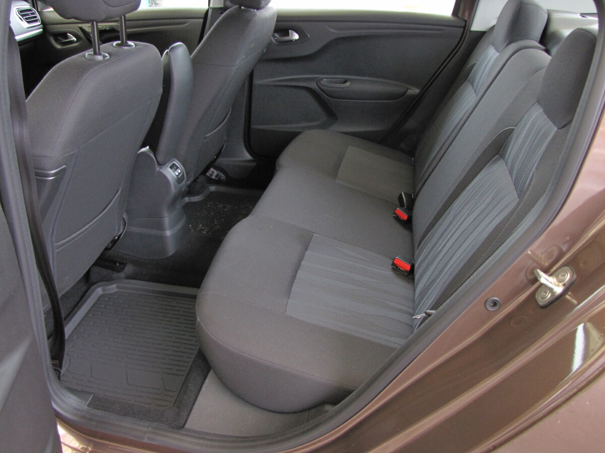 Peugeot 301 1.6 VTi