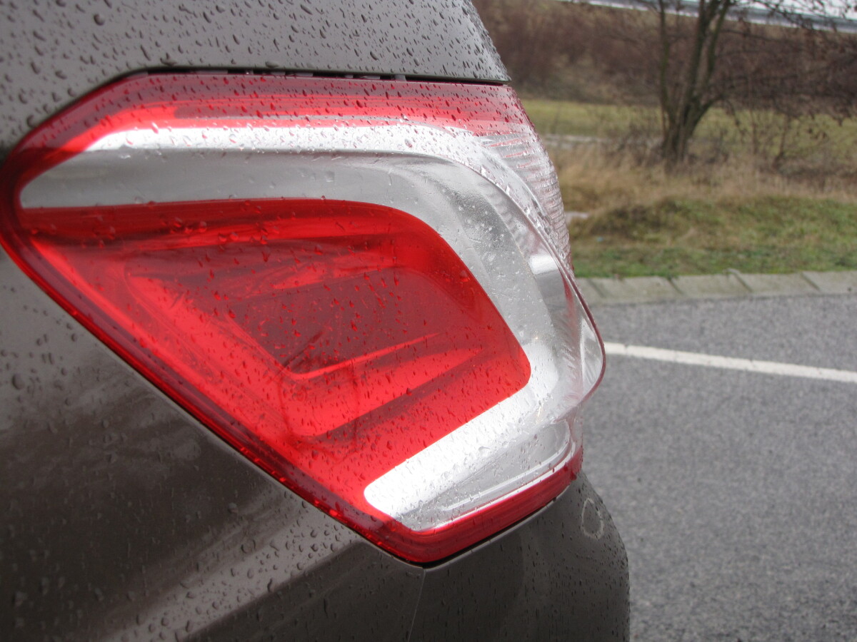 Peugeot 301 1.6 VTi