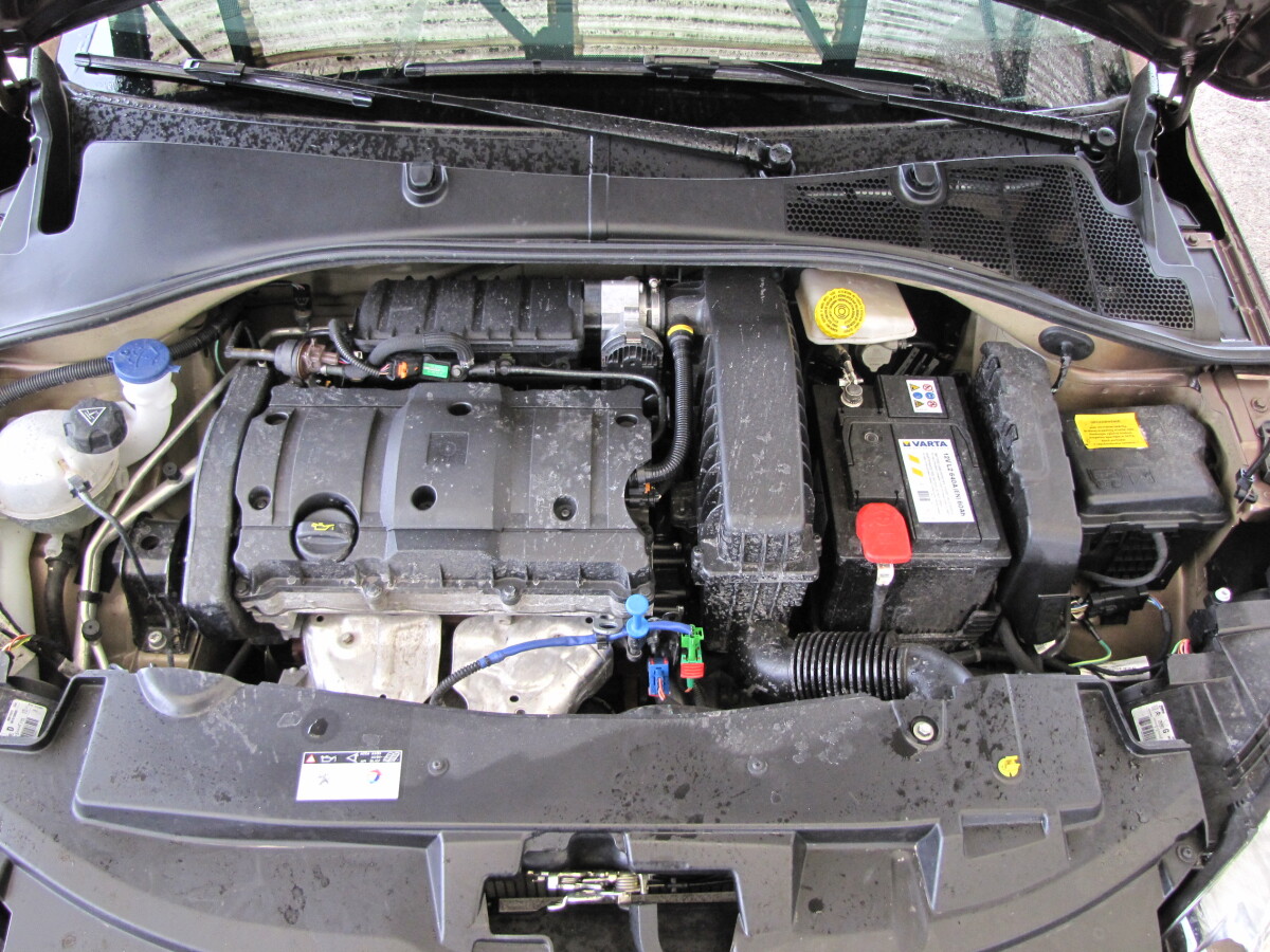 Peugeot 301 1.6 VTi