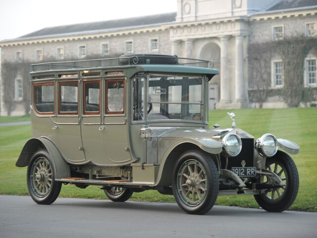 Naopak najstarším je Rolls-Royce Silver Ghost „The Corgi” z roku 1912.