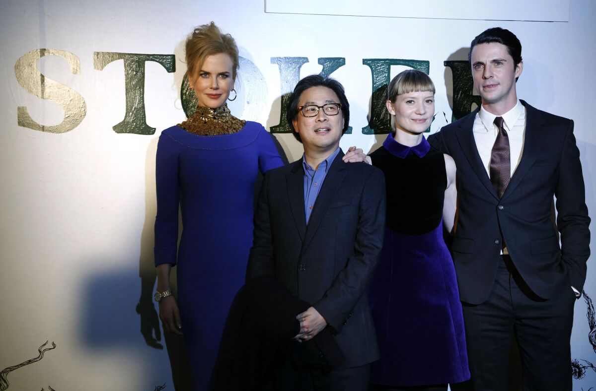 Nicole Kidman (vľavo), režisér Park Chan-Wook (2nd L), herečka Mia Wasikowska a herec Matthew Goode 