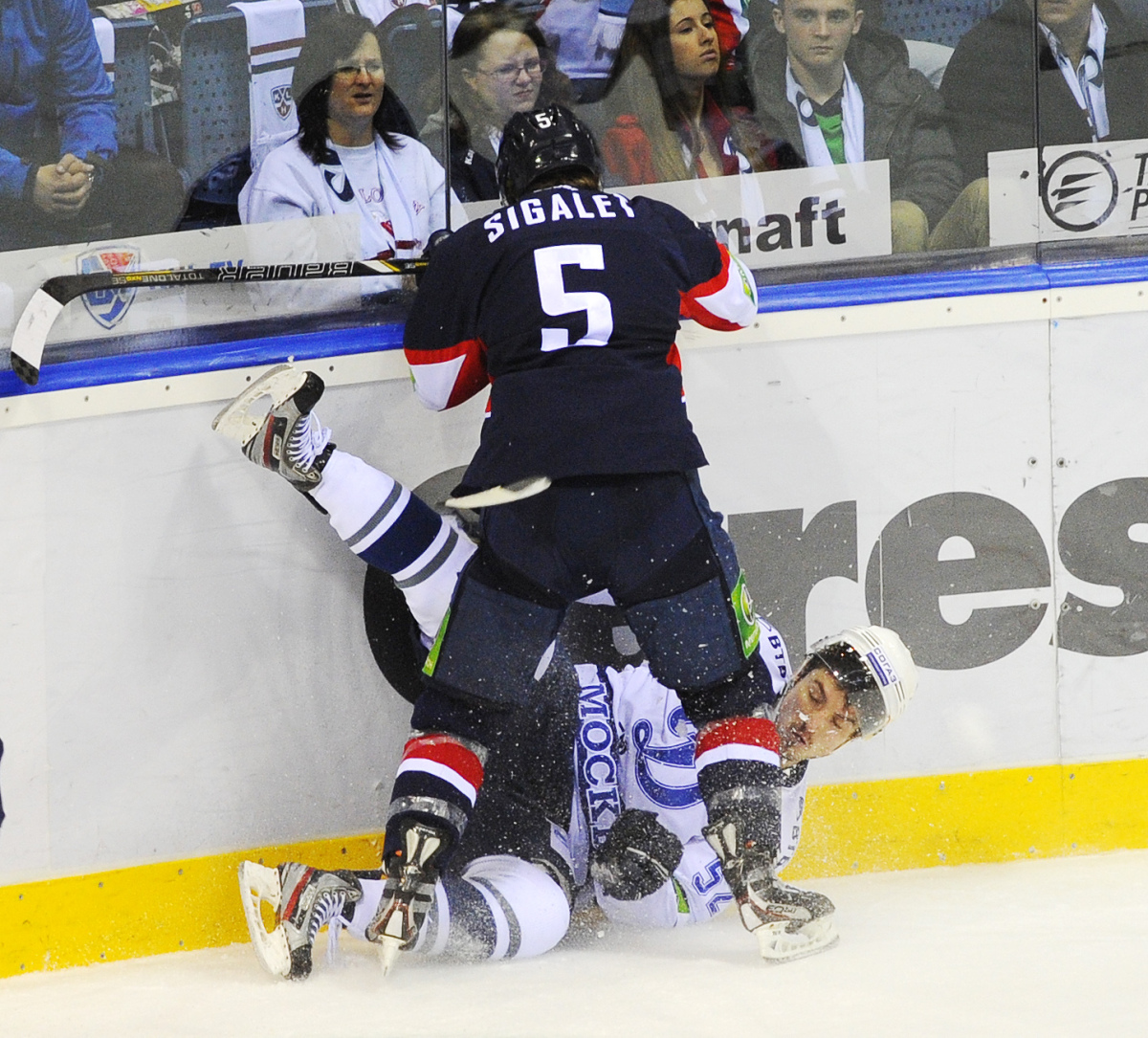 Slovan - Dynamo, Sigalet, Sopin