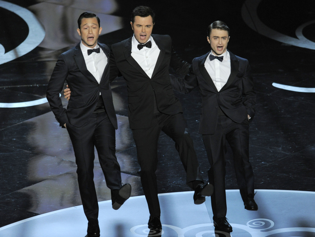 Joseph Gordon-Levitt, moderátor Seth MacFarlane a herec Daniel Radcliffe