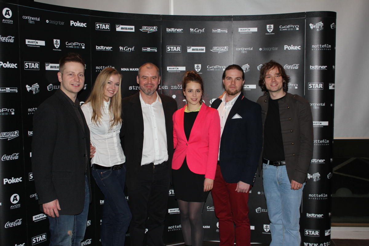 Peter Brajerčík, Petra Blesáková, režisér a autor scenára Jaroslav Mottl a herci  Gabriela Marcinková, Adrian Gula a Michal Jánoš