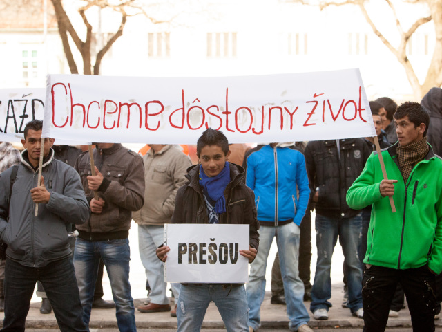 protest, romovia, rom