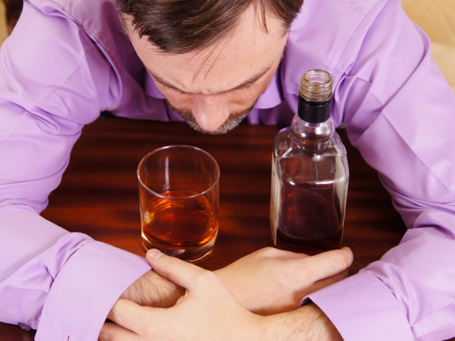alkohol, alkoholizmus, problém, alkoholik