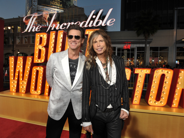 Jim Carrey (vľavo) a hudobník Steven Tyler