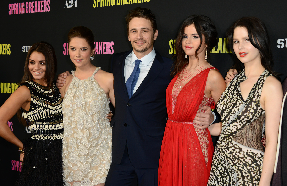 Vanessa Hudgens, Ashley Benson, herec James Franco a herečky Selena Gomez a Rachel Korine