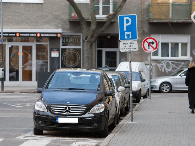 parkovanie, doprava, motorizmus, auto, stare mesto