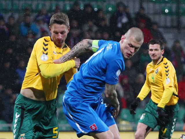 Škrtel, Mikuckis