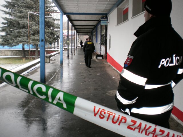 polícia, bankomaty, lúpež