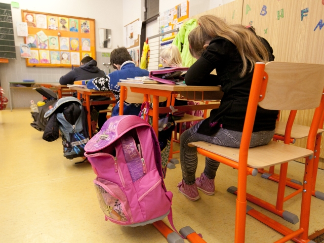 ziak, skola, skolstvo, ziaci, trieda