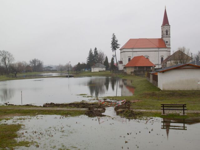 horna sec, povodne, zaplavy, pocasie, dazd, kostol