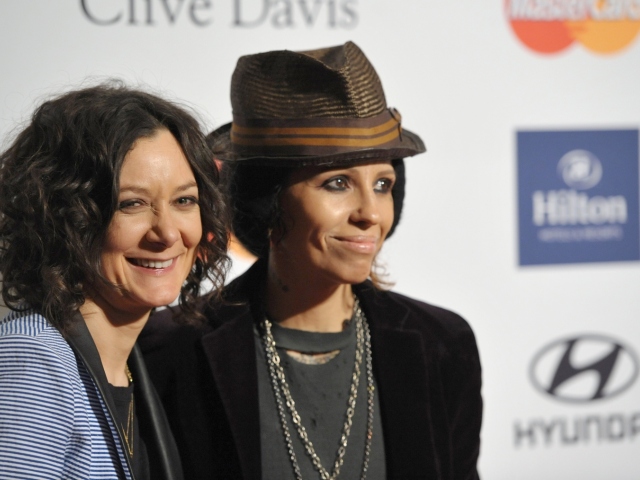 Sara Gilbert a Linda Perry
