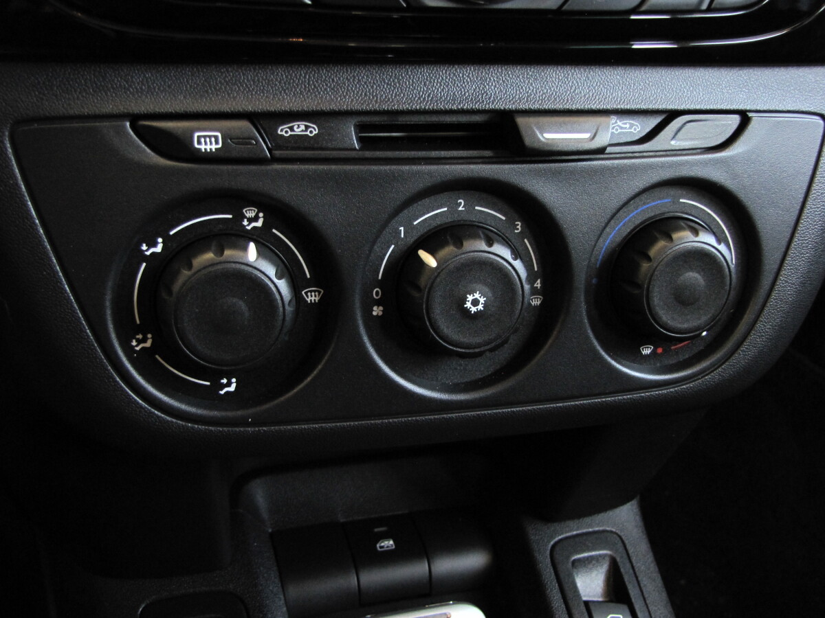 Peugeot 301 1.2 VTi