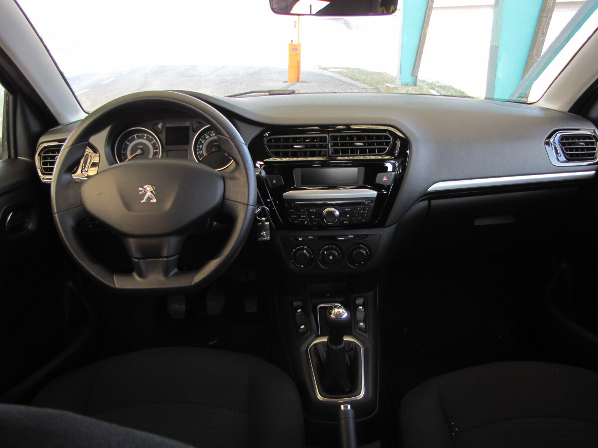 Peugeot 301 1.2 VTi