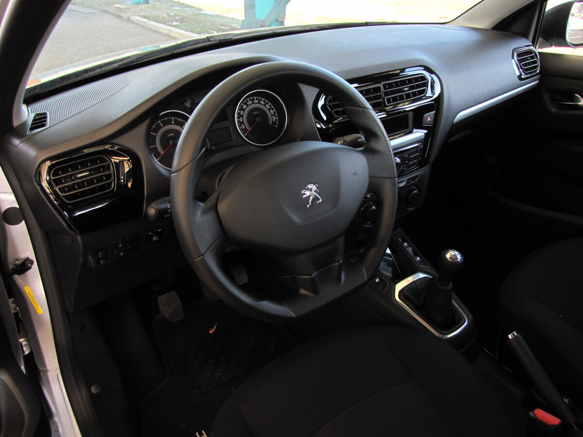 Peugeot 301 1.2 VTi