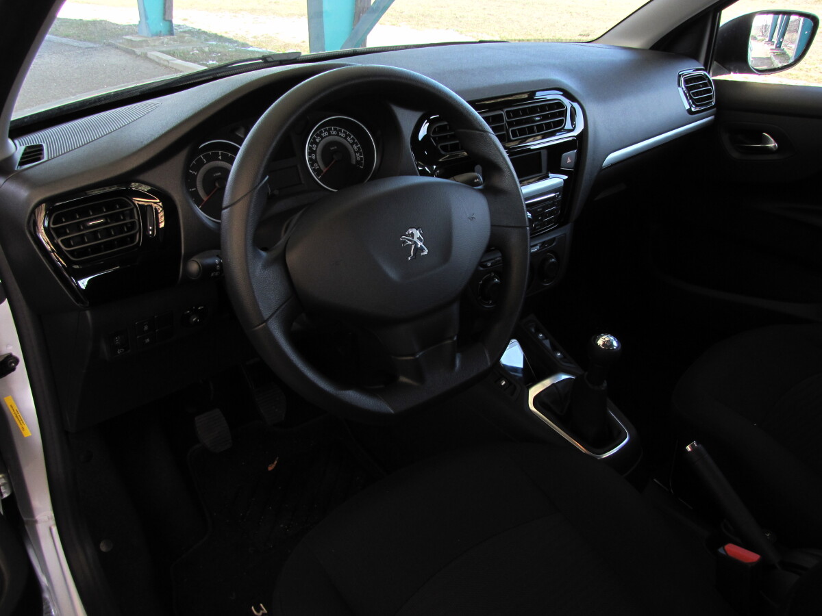 Peugeot 301 1.2 VTi