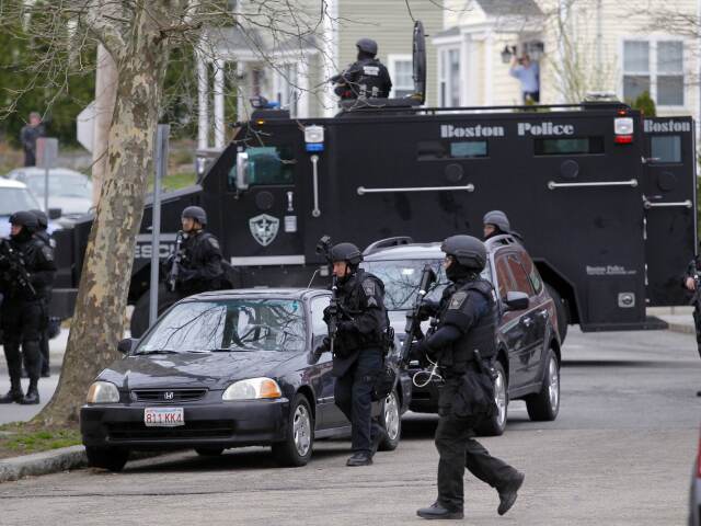 boston, patranie, podozrivy, bomba