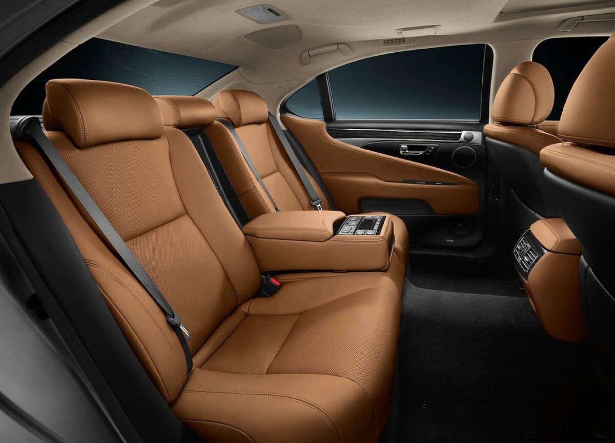 Lexus LS
