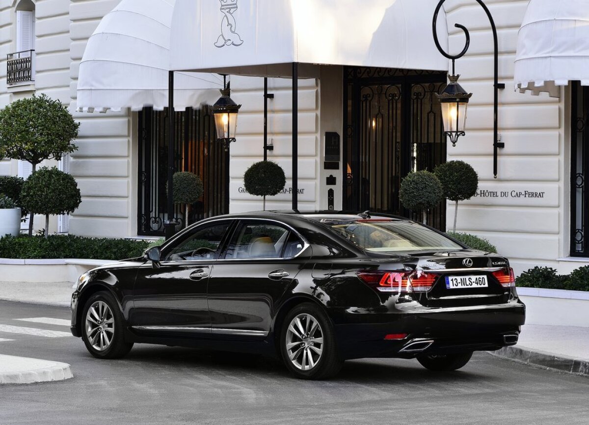 Lexus LS