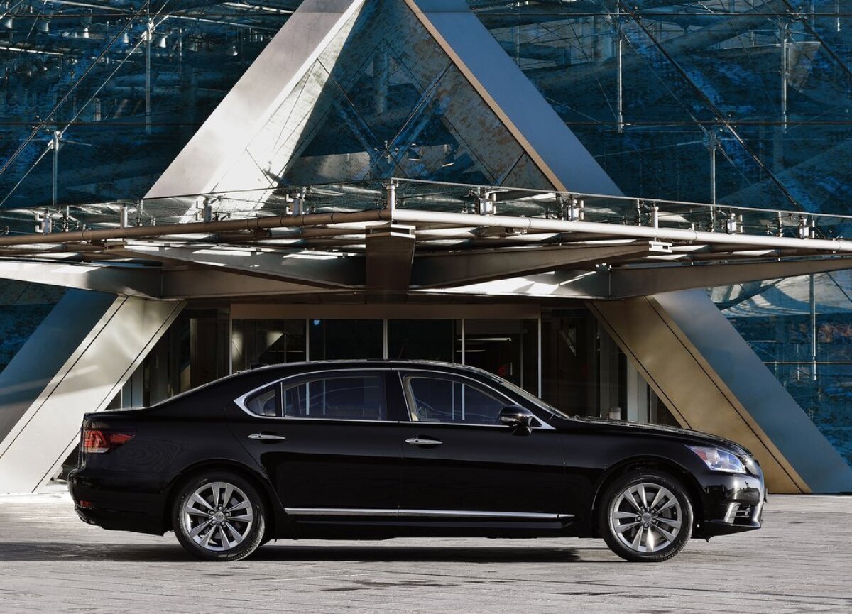 Lexus LS