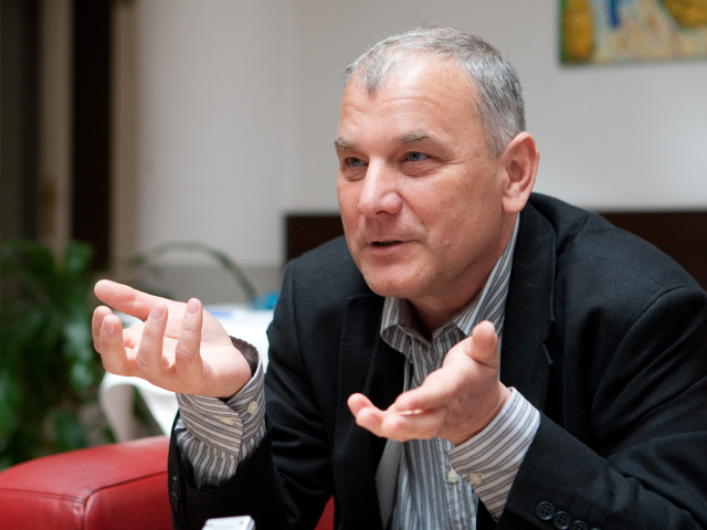 vladimir stric, media desk