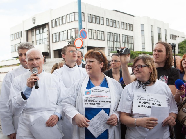 zdravotne sestry, protest, parlament, kollar