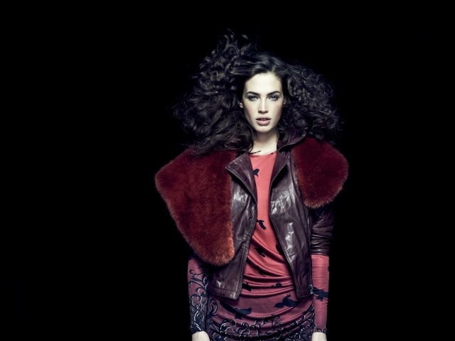 Ukážka z lookbooku odevnej značky F&F - dámska kolekcia jeseň-zima 2013.