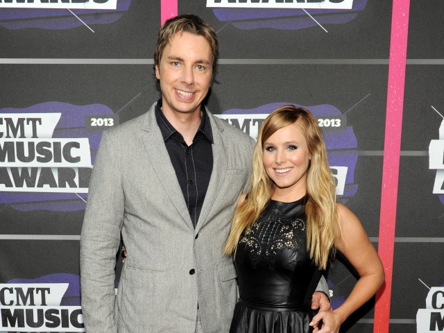 Herec Dax Shepard a jeho snúbenica Kristen Bell.