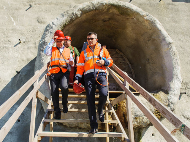Tunel Višňové, Počiatek, diaľnice