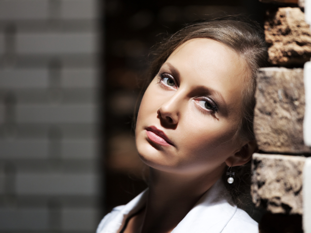 smutná žena