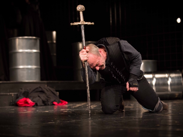 dotyky a spojenia  Richard III