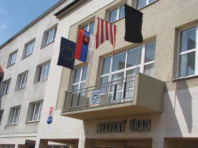 Turzovka, Kavuliak, čierna zástava, mestský úrad