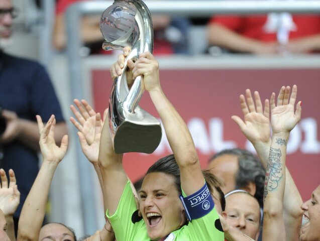 ME vo futbale žien, Nadine Angererová