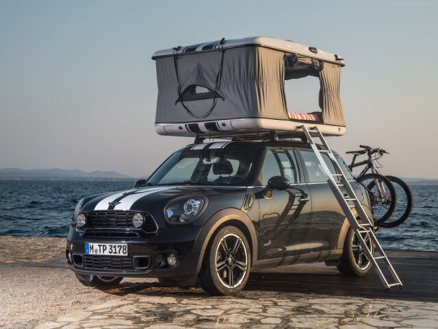 Väčší Countryman All4 má dvojmiestny rozkladací stan situovaný na streche.